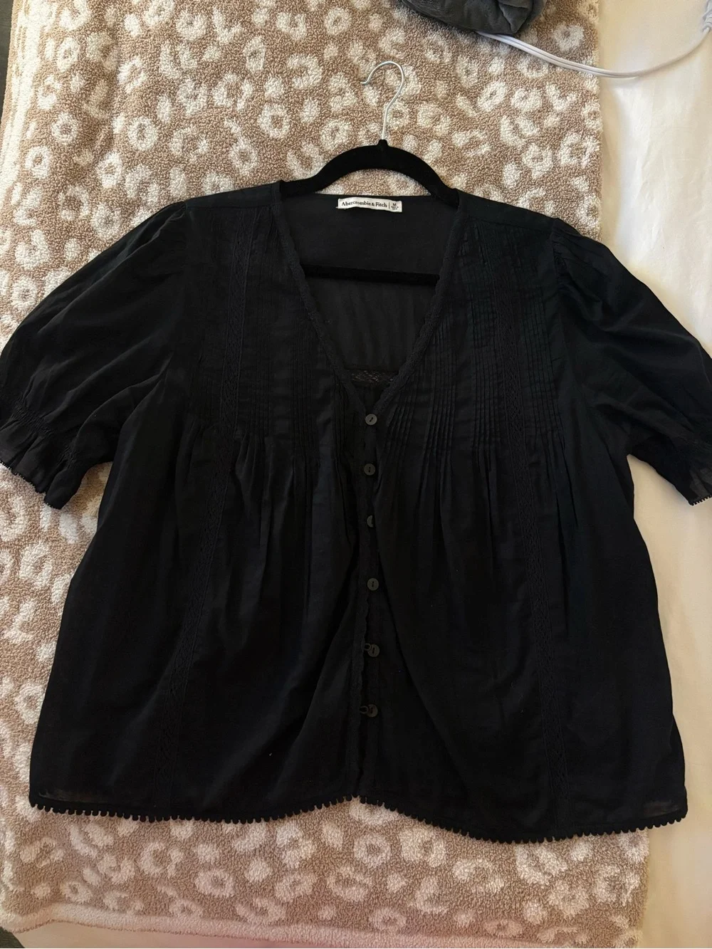 Abercrombie & Fitch Black Puff-Sleeve V-Neck Button Front Blouse